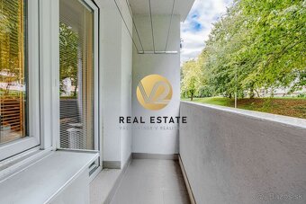 Na Predaj - priestranný 3-izbový byt (84 m²) s balkónom - Če - 8