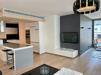 BA I. Luxusný byt s veľkou terasou v EUROVEA - 8