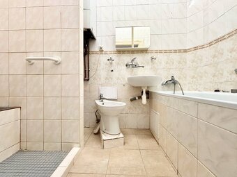 PREDAJ - Stromestský 4izbový byt s vysokými stropmi, 116m2, - 8