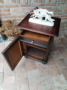 Starožitna skrinka, nočný stolík - 8