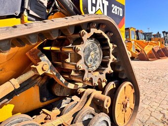 Nakladač Caterpillar 287D pásák - 8