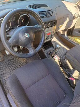 Alfa Romeo 147 - 8