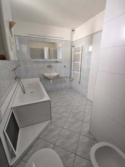 3 izb.veľkometrážny byt- 128 m2 je na prenájom - 8