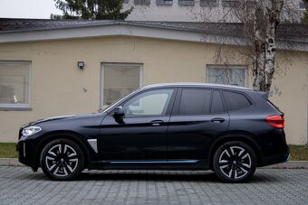 iX3 210kW panoráma Harman Kardon - 8