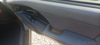 Hyundai Elantra - 8