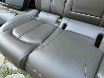 Sedadlá Comfort (hnedá koža) + tapacíre (hnedá Alcantara) Au - 8
