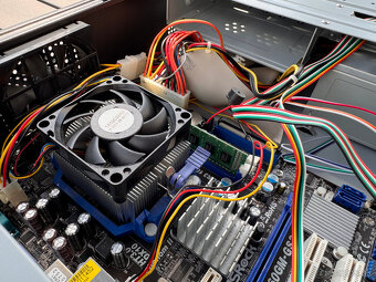 Počítač AMD Phenom II, 2GB - Bez HDD a OS - 8