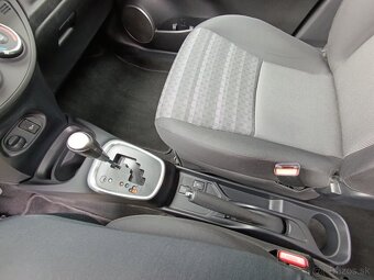 TOYOTA YARIS - 8