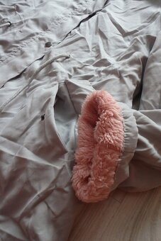 Šedá vetrovka s ružovou kožušinkou - 8