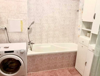 Zariadený a KLIMATIZOVANÝ 2 izbový byt s dvomi balkónmi - 8