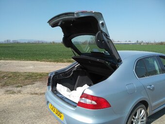Rozpredám Superb 2 elegance 2.0 TDI 125kw - 8