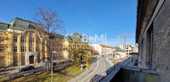 Polyfunkčná budova s veľkým využitím a parkovaním Centrum Tr - 8