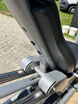 Life Fitness Signature Seated Leg Press - stroj na nohy - 8