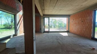 Rozostavaný rodinný dom 293 m2 s veľkým pozemkom a výhľadom - 8