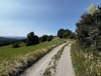 Pozemok 2400 m2 / samota s výhľadom / možnosť výstavby - 8
