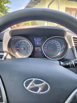 Predám HYUNDAI i30 - hatchback, 1.6 MPI DOHC CVVT - 8