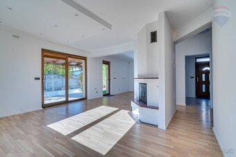 6-izbový rodinný dom s dvojgarážou v Malinove - 8