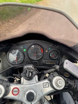 Honda CBR600 f4 - 8