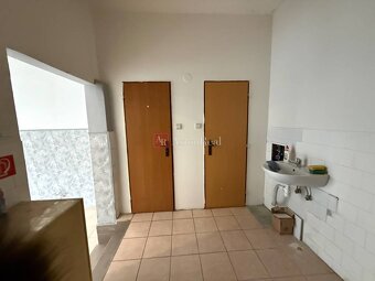 Na predaj obchodný priestor 38m2 v centre mesta Púchov- 1. m - 8