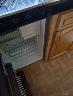 Obytny prives Knaus Azur 450 - 1200 kg, predstan - 8