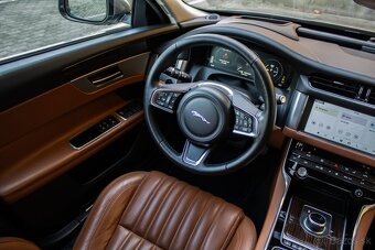 Jaguar XF 3.0D TDV6 - 8