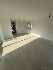 Samostatne stojaci, moderný RD - 8