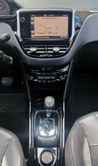 Peugeot 2008 1.2 PureTech 110 S S Allure A/T - 8