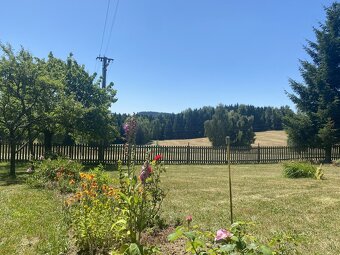 Rodinný dom s humnom na krásnom pozemku 2000 m2 - 8