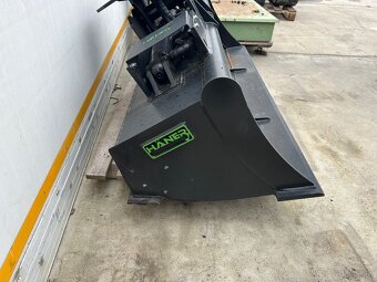 Hydraulická svahovacia lyžica na minibager - 8