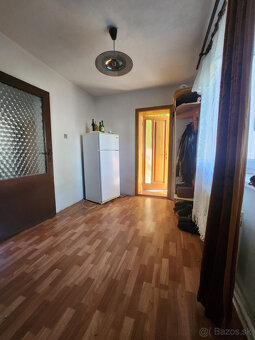 2 menšie domy po obnove a úprave na veľkorysom pozemku - 8