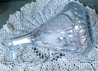 Krištáľové karafy + 4 ks poháre, džbán - 8