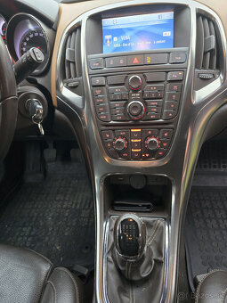Opel Astra SPORTS Tourer 1.7 - 8