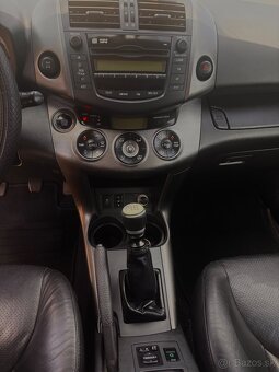 Toyota RAV4 - 8