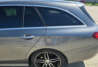 Mercedes  E220d - 8