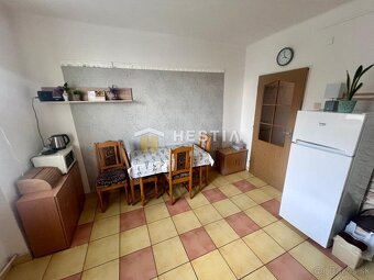 NOVINKA Priestranný 1 izbový byt priamo v centre Senice na H - 8