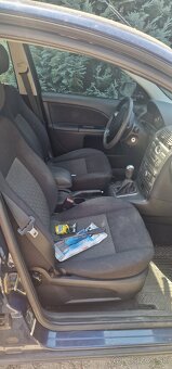 Ford Mondeo Sedan - 8