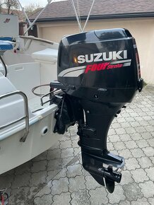 Kajutova lod Quicksilver 430 s motorom Suzuki 50 hp - 8