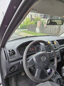 Skoda fabia 1.2 - 8