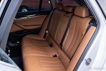 BMW 540i xDrive 250kW / TOP STAV / Panoráma / HeadUp / - 8