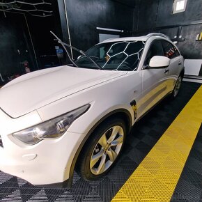 Infiniti FX30DS - 8