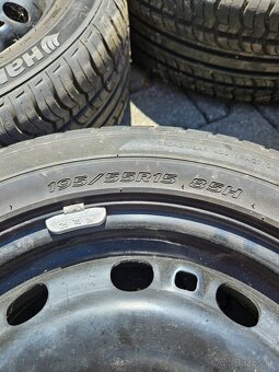 Letné pneumatiky 195/55R15 s diskmi a puklicami - 8