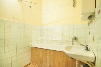 Veľký 2-izbový byt s balkónom v širšom centre, Nové... - 8