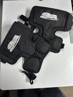 Brankárske betóny Reebok + chraniče kolien + dres - 8