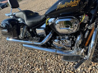Honda VT 750 DC Black Widow - 8