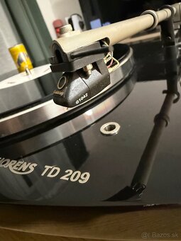 Thorens TD 209 Triangle + Goldring G1042 - 8