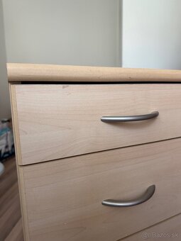 Stôl a šuflíky na kolieskach - 8