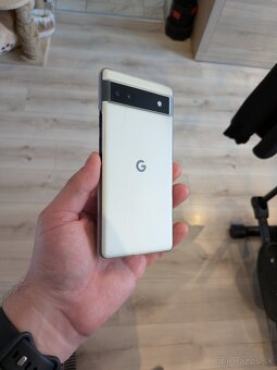 PREDÁM GOOGLE PIXEL 6A | Čierny+ Biely DBRAND skin 128GB - 8