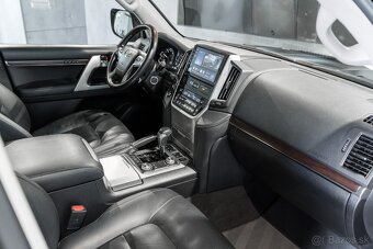 Toyota Land Cruiser 200 - 8
