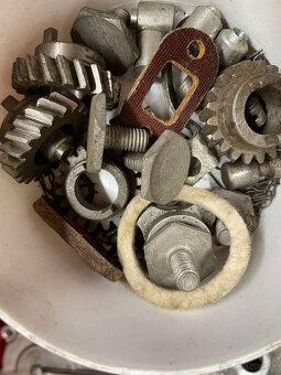 - NOVÉ - D I E L Y - na - BABETTU 207 - Orig. - 8