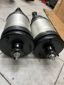 Zadný tlmič / mech / vankúš Land Rover Discovery 3 / 4 - 8